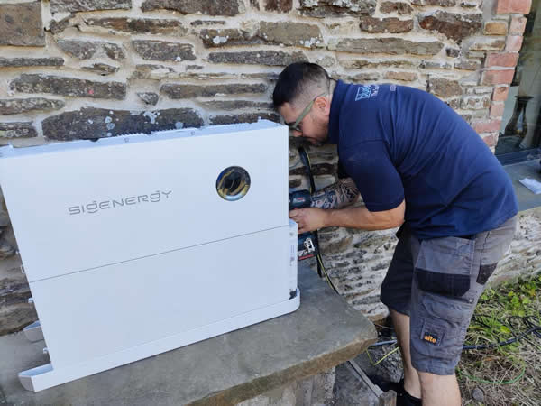 Understanding Your Hybrid Inverter, Battery, and Energy Management at Home